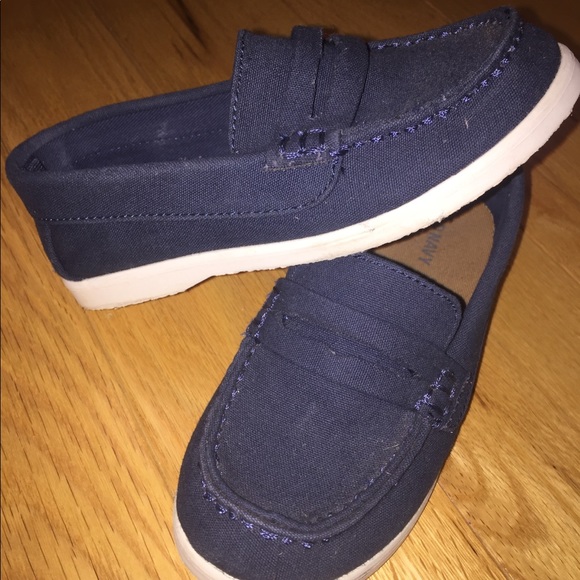 boys navy loafers